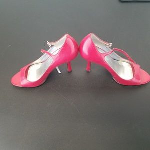 Barely Used GUESS By Marciano Kitten Heels size 6